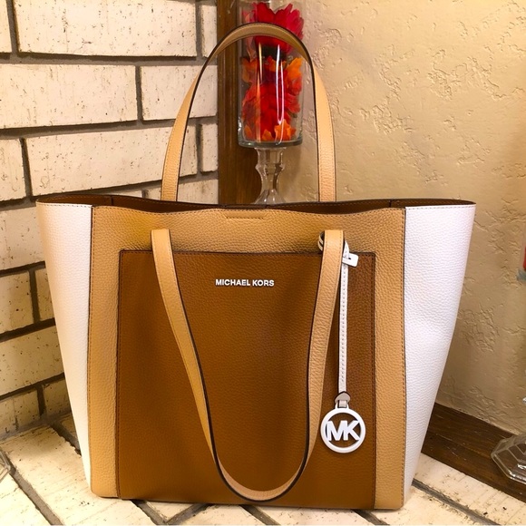 💥Moving to @the_bag_guy💥Michael Kors - Gemma Large Colorblock Tote - Picture 2 of 16